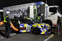 水素の充てんを受ける「カローラH2コンセプト」。2024年には、ルマン24時間レースに水素燃料電池車によるカテゴリーが導入される予定となっており、今回のレースで設けられたレギュレーションは、そこへ向けてトヨタとFIAがつくり上げたものとなっている。