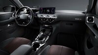レーシーなムードが演出されたインテリア。(※日本仕様車は右ハンドル)