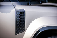 ディフェンダー・オクタ(4WD/8AT)【試乗記】の画像