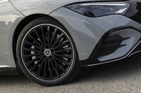 「EQE」のホイールサイズは21インチ(写真)が最大。このほか19インチと20インチのものが用意される。