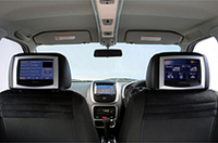 GMファミリーのスズキと共同開発した「クルーズ」に、モバイル通信技術を盛りこんだコンセプトカー「eクルーズ」