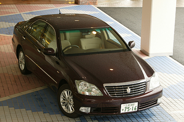 【スペック】3.0ロイヤルサルーン:全長×全幅×全高=4840×1780×1470mm/ホイールベース=2850mm/車重=1580kg/駆動方式=FR/3リッターV6DOHC24バルブ(256ps/6200rpm、32.0kgm/3600rpm)/車両本体価格=400.0万円