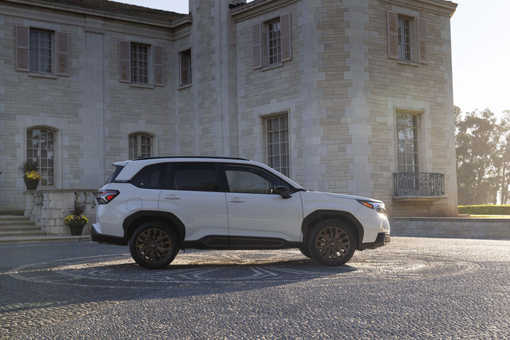 スバル・フォレスター(サイドビュー)