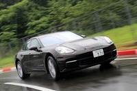 動力性能は0-100km/h加速が5.7秒で、最高速は264km/h。