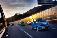 「スズキ・ワゴンR」のライバルは、「アルト」のようなベーシックタイプでもなければ「タント」のようなスーパートール系でもない、いわば“元祖トール系”。今回は、長年のライバルである「ダイハツ・ムーヴ」など計4台をそろえた。(photo:峯 竜也)