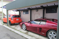 筆者の自宅ガレージ。「アクア」所有時は「フェラーリ512TR」との2台体制だった。