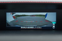 フロントビューモニターは「レヴォーグ」の「STI Sport」と「WRX S4」の「GT-S」に標準装備されるほか、両モデルの他グレード、および「WRX STI」にもオプションで用意される。