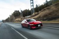 まず「マツダ3」から導入が開始された「スカイアクティブX」。2020年1月にはコンパクトクロスオーバーの「CX-30」にも設定された。