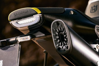 ハスクバーナはスウェーデンの銃器工場を起源とする歴史あるバイクブランドだ。二輪車の製造に乗り出したのは、今から121年も前の1903年。今はオーストリアのKTMの傘下にある。