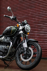 ロイヤルエンフィールドが「スーパーメテオ650」を日本に導入 排気量650cc級のクルーザーモデルの画像