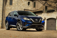 イタリア・ベネチアの島の名前を車名とした、日産のクロスオーバーSUV「ムラーノ」。初代と2代目は国内でも販売されたが、写真の3代目は海外のみでの取り扱いとなった。