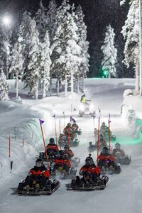 「アルトゥーラ」による氷上ドライビングレッスン以外にも、コンテンツは盛りだくさん。こちらは氷のカート場で行われた、カートレースの様子。