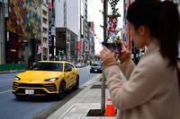 スマホで撮影される「ウルス」その1。