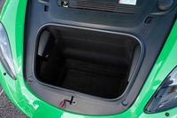 エンジンをミドシップする「718ボクスターGTS 4.0」。フロントは容量150リッターのラゲッジスペースとなっている。