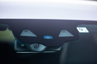 3D視を含む、約500m前方をカバーするステレオカメラをフロントウィンドウ上部中央に設置。AR (拡張現実) を使ったナビゲーションシステムの表示にも、このカメラが使用されている。