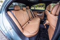 「レザーエクスクルーシブパッケージ」には、リアシートのヒーター機能も含まれている。リアのスペースは左右幅が1520mm、シートの座面から天井までの高さが970mm確保され、広々としている。