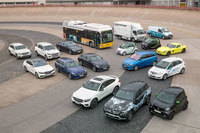 ダイムラーの次世代パワートレイン搭載車。2人乗りのマイクロカーから大型トラック/バスまでラインナップする同社は、ジャンルを問わず、全方位的に次世代パワートレインの開発に取り組んでいる。