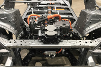 「ホンダe」のパワートレイン。搭載されるリチウムイオンバッテリーは総電力量35.5kWhで、WLTCモードにおける一充電走行可能距離は、今回試乗した最高出力154PSの「アドバンス」で259kmとなる。