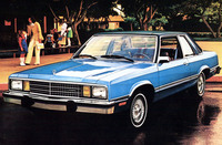 1978年「フォード・フェアモント2ドアセダン」。ホイールベースは2680mmだが、前後オーバーハングが長く全長4.9m、全幅1.8mというボディーに2.3リッター直4から5リッターV8までの各種エンジンを搭載。1983年までつくられた。