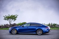 「メルセデスAMG GT63 S 4MATIC+」のボディーサイズは全長×全幅×全高=5050×1955×1445mm、
ホイールベースは2950mm。