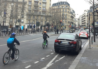 前ページから同じく、「インフィニティQ70」のタクシー。参考までに記すと、一般向け新車価格は4万5900ユーロ(約550万円)から。