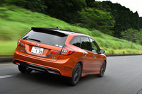 今回は、高速道路を主体に約240kmの距離を試乗。燃費は満タン法で16.1km/リッター、車載の燃費計で15.7km/リッターを記録した。