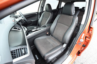 「RS」グレードには、ラックススエードとプライムスムースで仕立てられた、専用デザインのシートが与えられる。