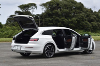 「アルテオン シューティングブレークTSI 4MOTIONエレガンス」のボディーサイズは全長×全幅×全高=4870×1875×1445mm、ホイールベースは2835mm。車重は1750kgと発表されている。