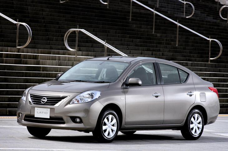 清水「日産もずいぶん車種を整理して、ダメデザインのクルマはなくなったと思うんだよ」 
	ほった「『ラティオ』とかですか?」 
	清水「そうそう! こういうやつ。いずれ“愛すべきダメダメデザインカー”というテーマもやってみたいねぇ」