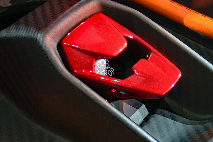 ランボルギーニ・レヴエルト(スタートスイッチ)