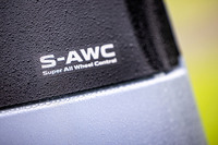 今回のマイナーチェンジを機に4WD、ASC、AYC、ABSを統合制御する三菱独自の四輪制御技術「S-AWC」が「デリカD:5」に初めて採用された。