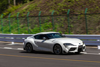 中間グレードの「SZ-R」については、クローズドコースだけでなく公道でも試乗。車載燃費計は14km/リッターを超える数値を示していた。