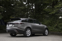 ボディーカラーは単色(写真)のほか、ブラックルーフを組み合わせたツートンカラーも用意される。