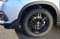 コイルスプリングが変更されていた「BRZ」に対し、「フォレスター」のサスペンションはノーマルのまま。それでもボディー/シャシー関連のパーツの装着だけで、その走りはベース車から様変わりしていた。