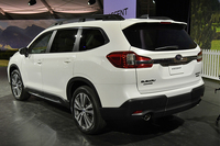 スバルが3列シートの新型SUV「アセント」を発表の画像
