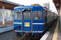 青森駅に停車する夜行急行「はまなす」。2016年3月21日の青森発札幌行きを最後に運行を終了した。