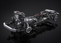 新型「GX」には、“ボディーオンフレーム”の構造を持つレクサスとしては初めて、2.4リッター直4ターボハイブリッドが搭載される。