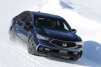 2018年2月のマイナーチェンジでフロントのデザインが大きく変更された「レジェンド」。「ホンダセンシング」には新機能の「トラフィックジャムアシスト」(渋滞運転支援機能)が採用された。