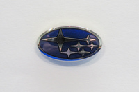 青を基調とした新しい社章は、グループ全体で用いられる“グループ章”となる。