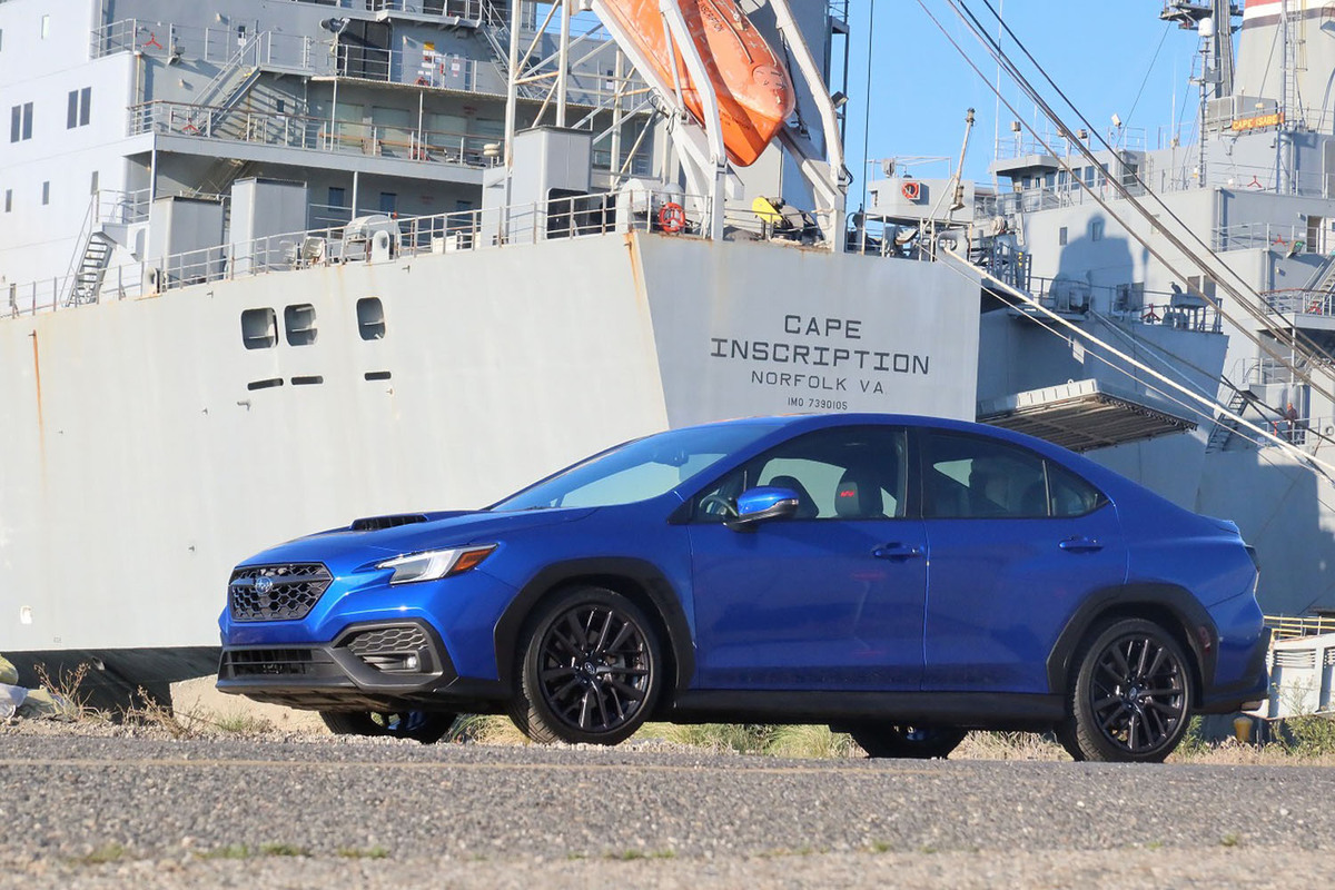 SUBARU スバル WRX STI ヘッドレスト 北米仕様 日本の「スバルWRX」にはなぜMTがないのか？ 北米のMTモデルに乗って