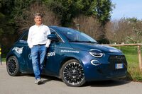 第819回:教習所に来たれ若者! 「フィアット500e」と「テスラ・モデル3」で先客万来なるか