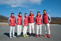 写真左から千代勝正選手、佐々木大樹選手、星野一樹選手、ミハエル・クルム校長、松田次生選手、藤井誠暢選手。豪華すぎる講師陣である。