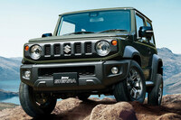 原点回帰系のクロカンデザインのなかでも、白眉(はくび)ともいえるのが現行型「スズキ・ジムニー」だ。