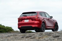 パワーユニットは全4種類をラインナップ。FRと4WDの駆動方式、トリムレベルの違いなどでグレード数は23にも上る。