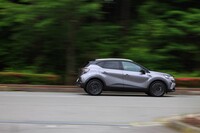 車重は1330kgと、フルハイブリッド仕様より90kg軽量。同じパワートレインを積む「アルカナ」と比較しても、50kg軽い。