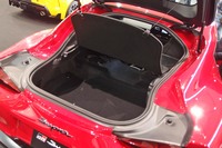 今回はコストパフォーマンスの要素に挙げていないが、荷室の広さも両車で異なる。ちなみに「スープラ」(写真)は290リッター。