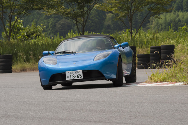 【スペック】全長×全幅×全高=3939×1750×1127mm/ホイールベース=2350mm/車重=1270kg/駆動方式=MR/モーター(292ps/4400-6000rpm、40.9kgm/0-5100rpm)/リチウムイオンバッテリー(240V/53kWh)/航続距離=394km/価格=1481万5500円(テスト車=同じ)