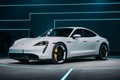 『CAR GRAPHIC』2019年11月号発売ポルシェの量産型EVとアルファ・ロメオを特集