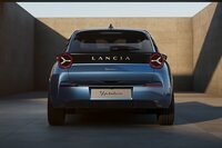 実車に触れれば確かに魅力的だった新型「イプシロン」。しかし小型車に4万ユーロというのは、ちょっと……。