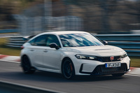 「インテグラ タイプS」と主要コンポーネントを共用する「シビック タイプR」。ともに北米で販売されているため、細かなキャラクターの差異化が図られている。